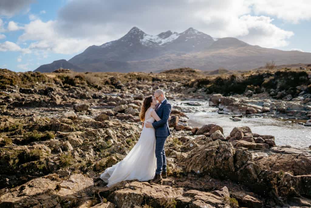 Adventurous elopement photo session in the highlands of Scotland, Isle of Skye